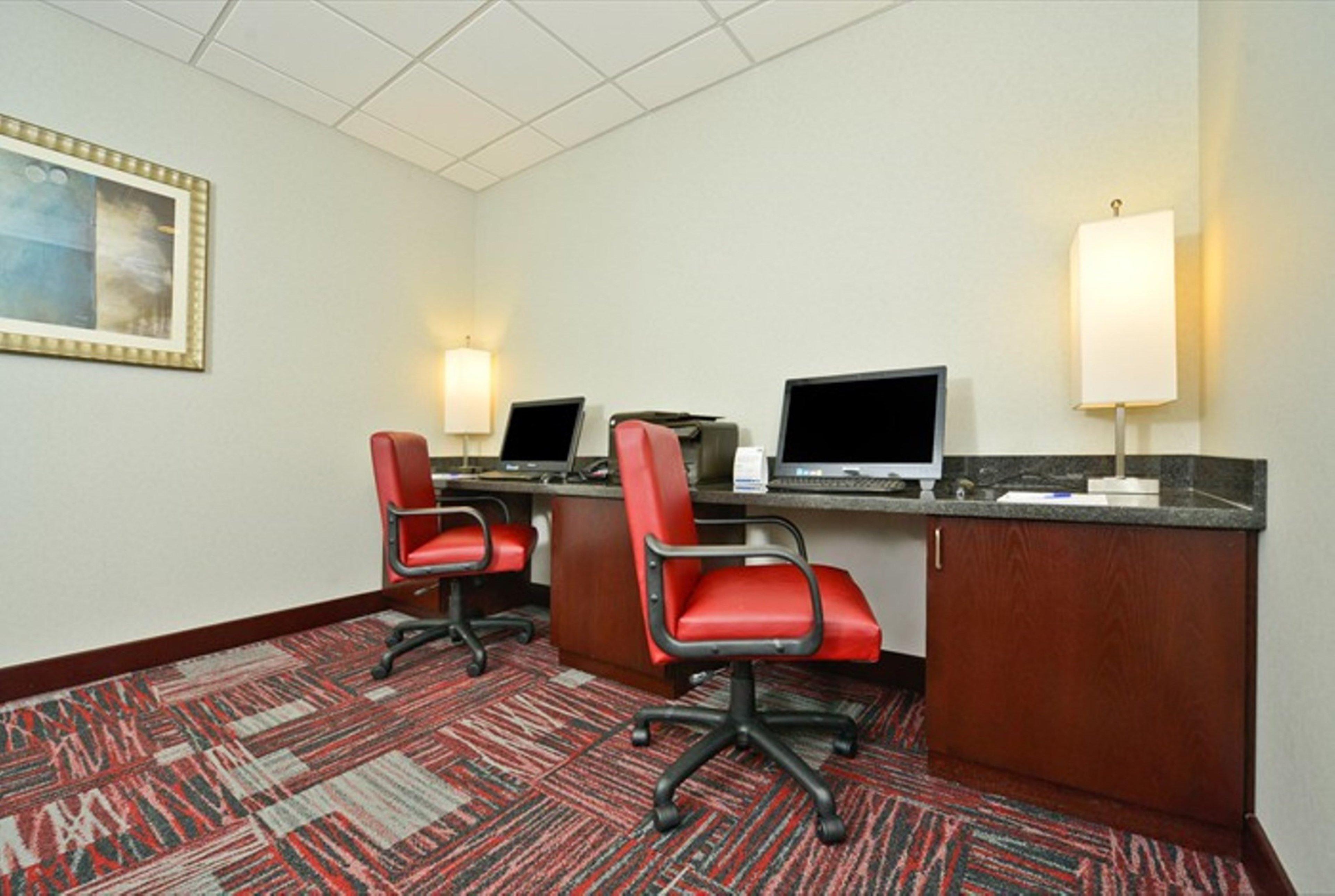 Hotel Express & By Ihg Utica
