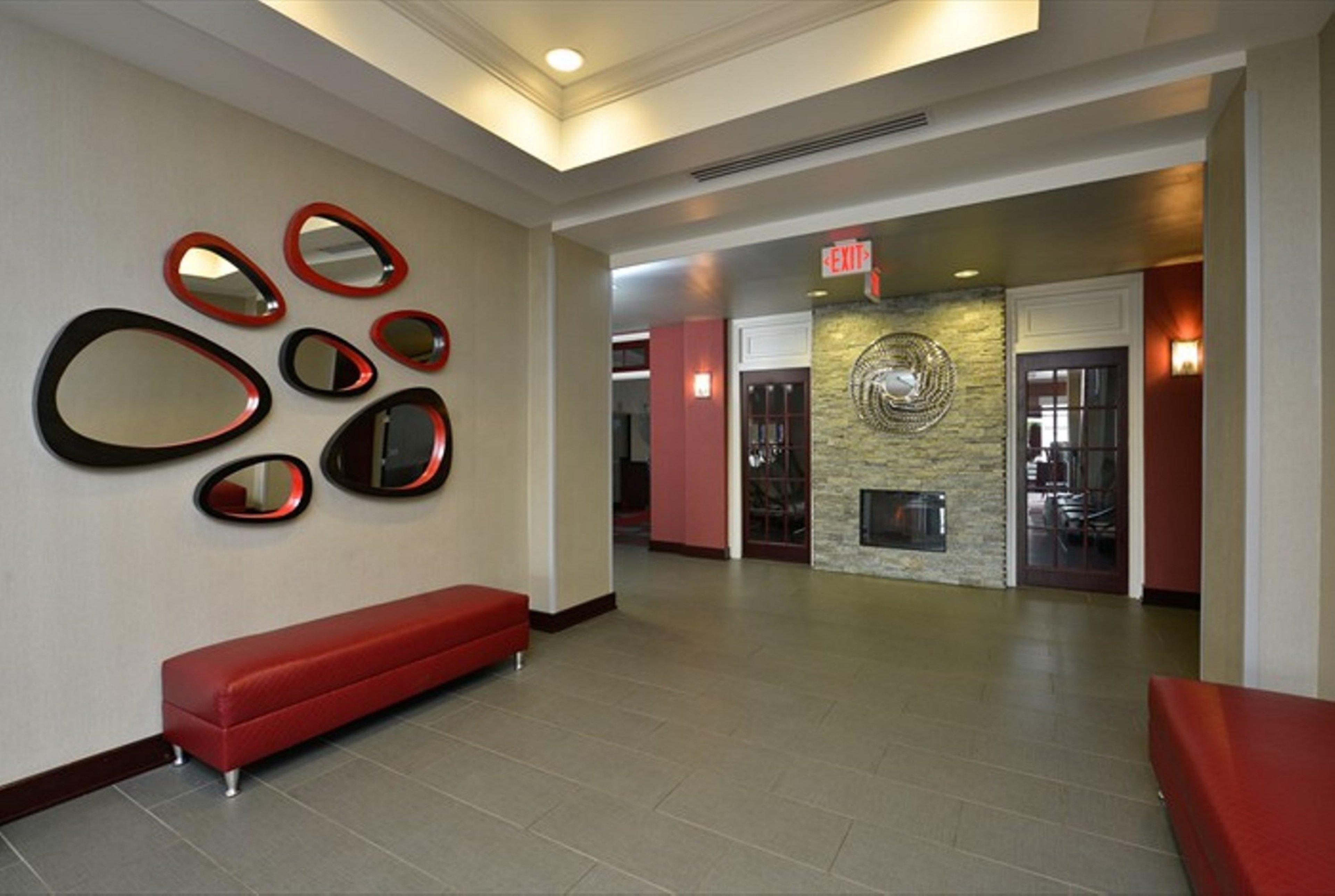 Hotel Express & By Ihg Utica