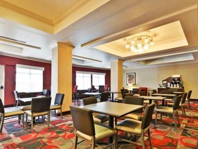 Hotel Express & By Ihg Utica