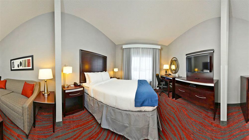Hotel Express & By Ihg Utica