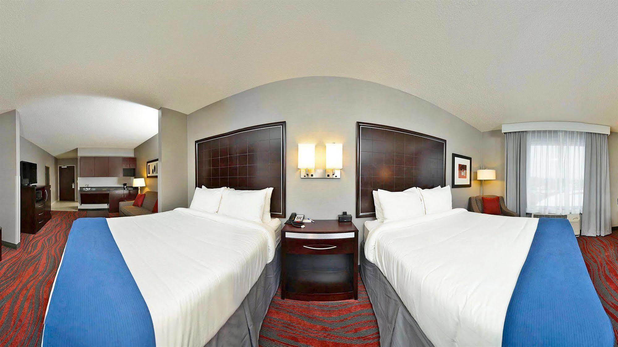 Hotel Express & By Ihg Utica
